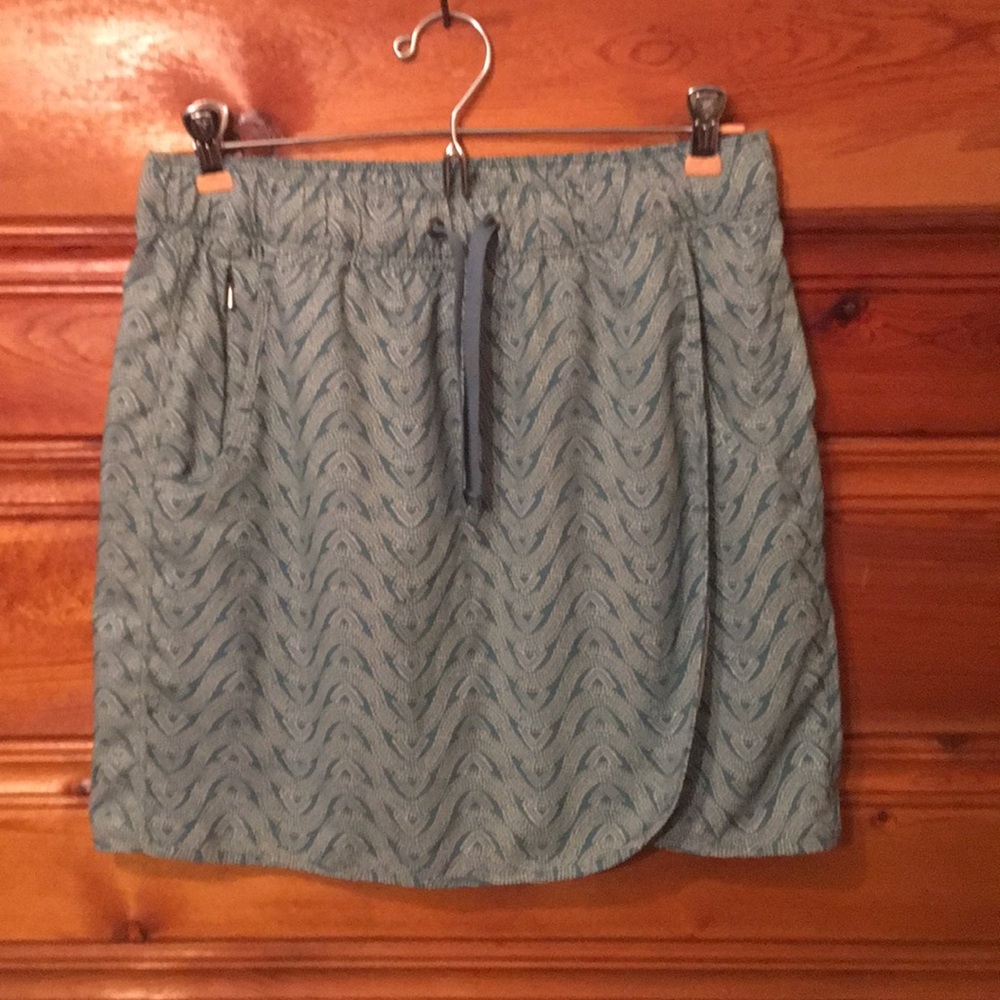 Patagonia athletic skirt with pockets.